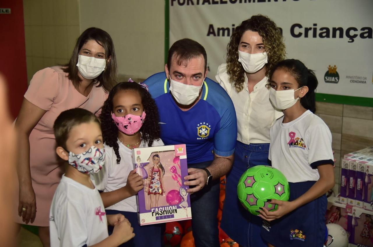 Inaugurações de obras em Aparecida marcam aniversário de Gustavo Mendanha