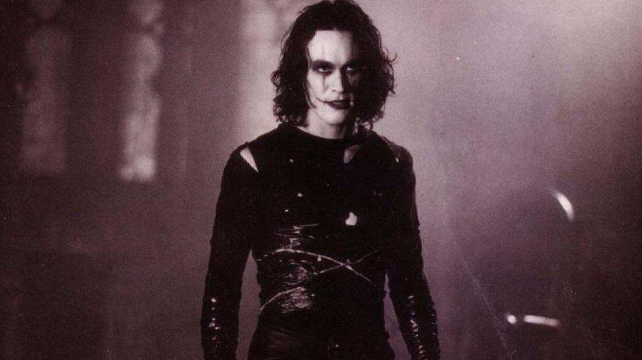Irmã de Brandon Lee, morto a tiro em filmagem, comenta tragédia com Alec Baldwin