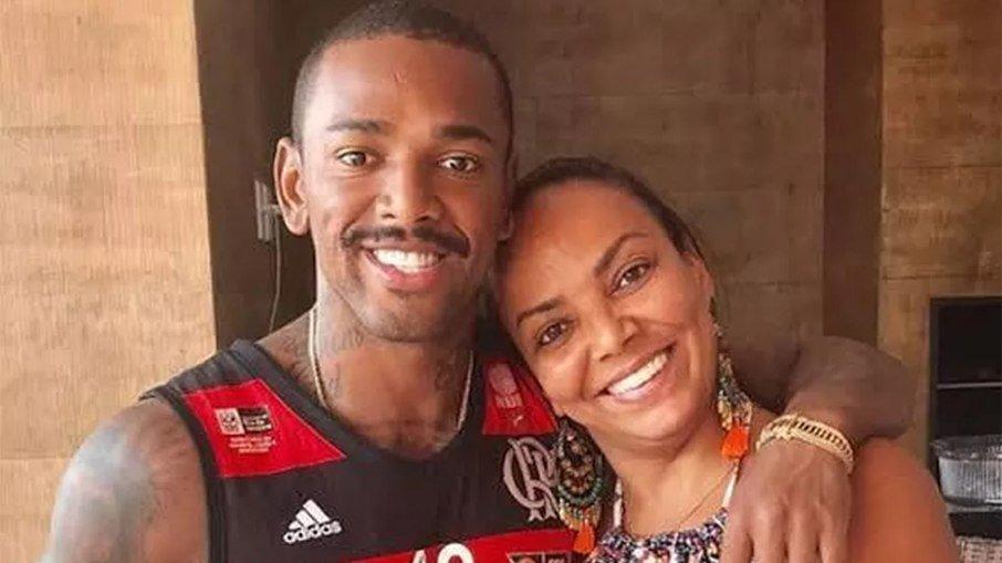 Mãe de Nego do Borel nega ter armado sumiço: 