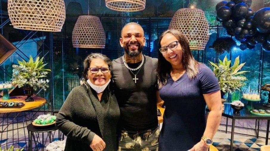 Mãe de Nego do Borel se desespera após sumiço do cantor e alerta polícia