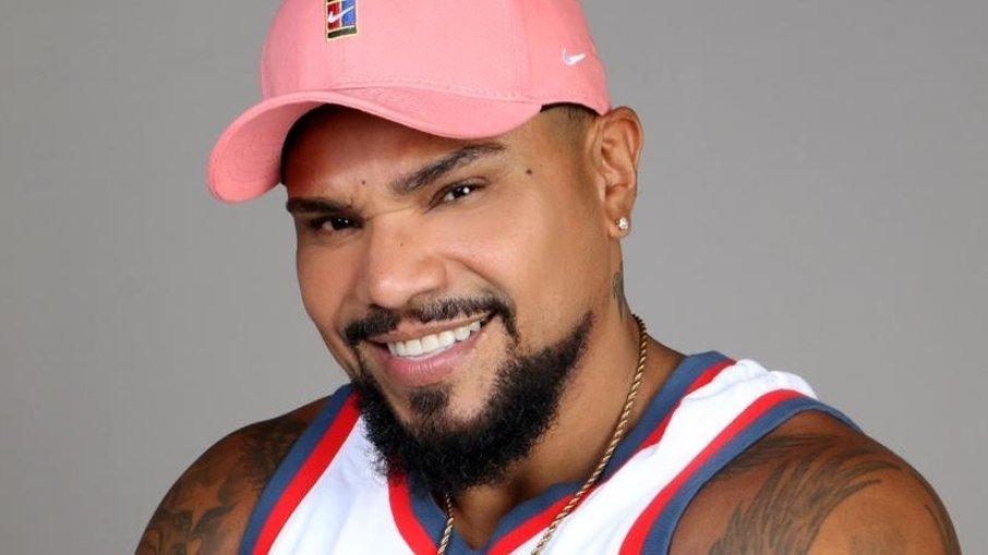 Naldo Benny comemora contrato com nova gravadora e sucesso de single no exterior