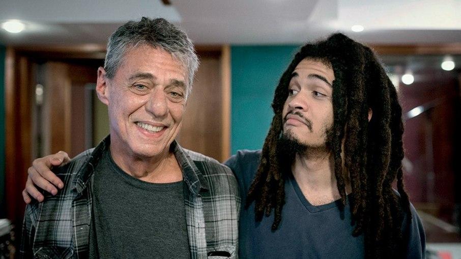 Neto de Chico Buarque, Chico Brown diz que forma 