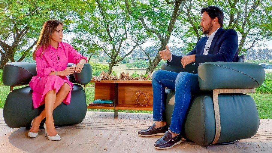 Patricia Abravanel entrevista o próprio marido no SBT; saiba o motivo