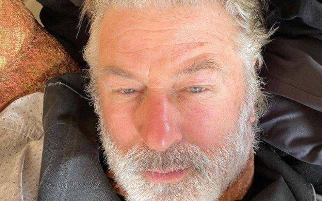 Responsável por armas no filme de Alec Baldwin trabalhava há pouco tempo na área