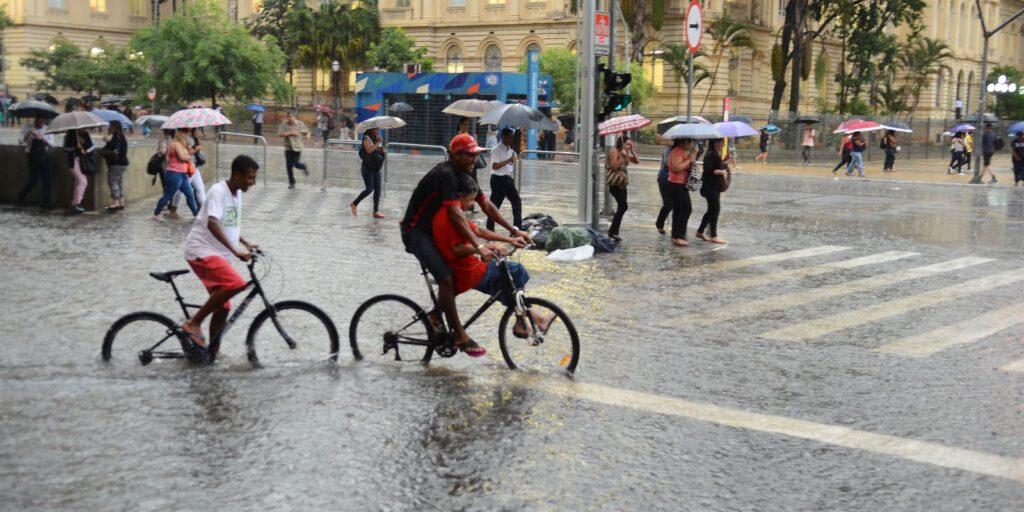 Tempestade colocou capital paulista em atenção para alagamentos