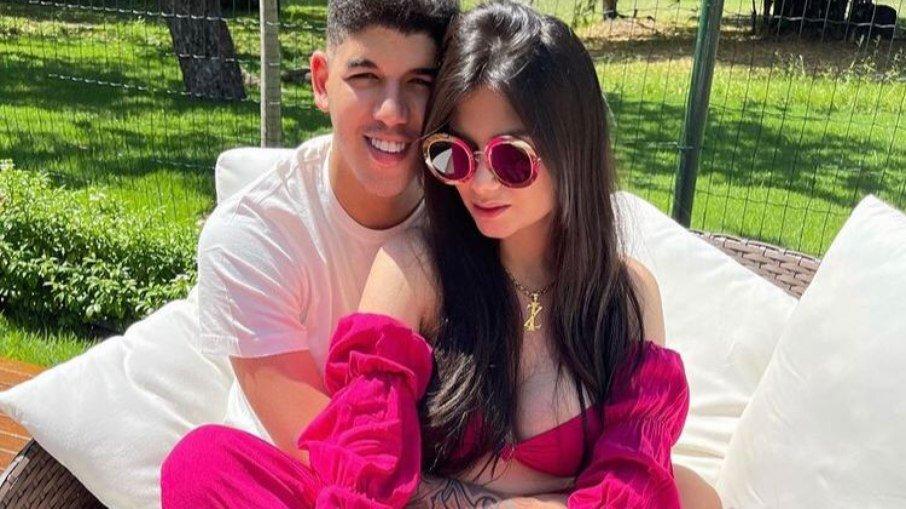 Zé Vaqueiro desabafa por não convidar a mãe para casamento: 