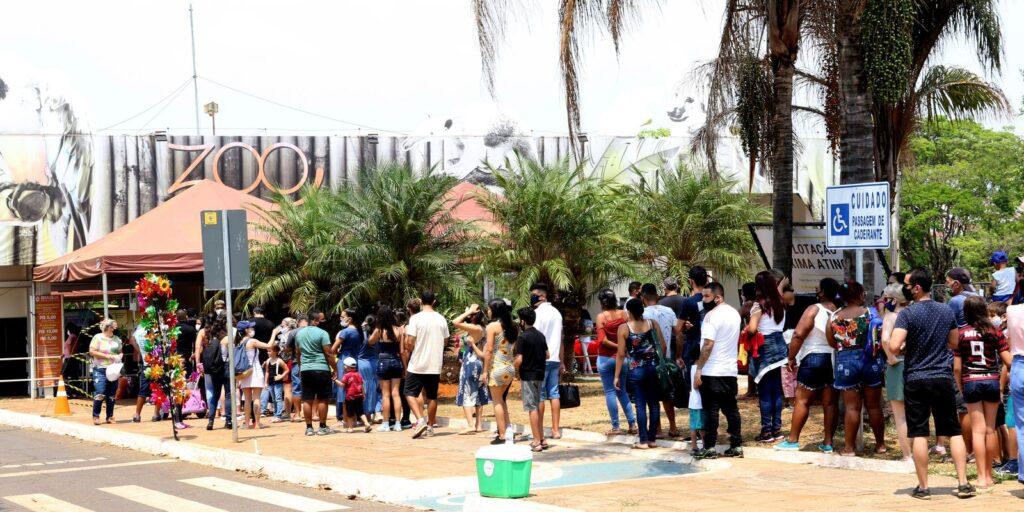 Zoo de Brasília tem tumulto na porta e polícia é acionada