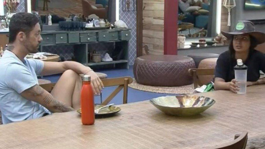 'A Fazenda 13': Rico sugere relação sexual entre Day e Nego e revolta fãs