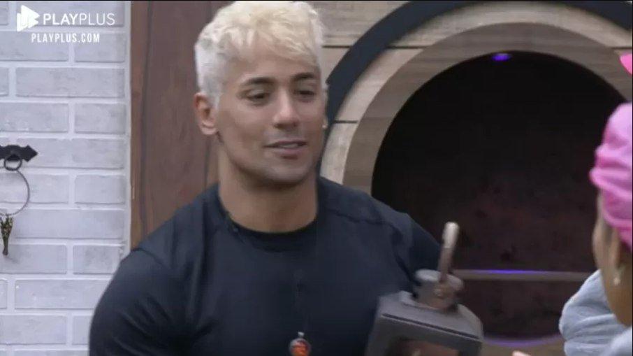 'A Fazenda 13': Tiago diz que ficou quase um mês sem sexo após cirurgia peniana