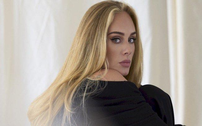 Adele emplaca o topo da Billboard pela teerceira semana com 