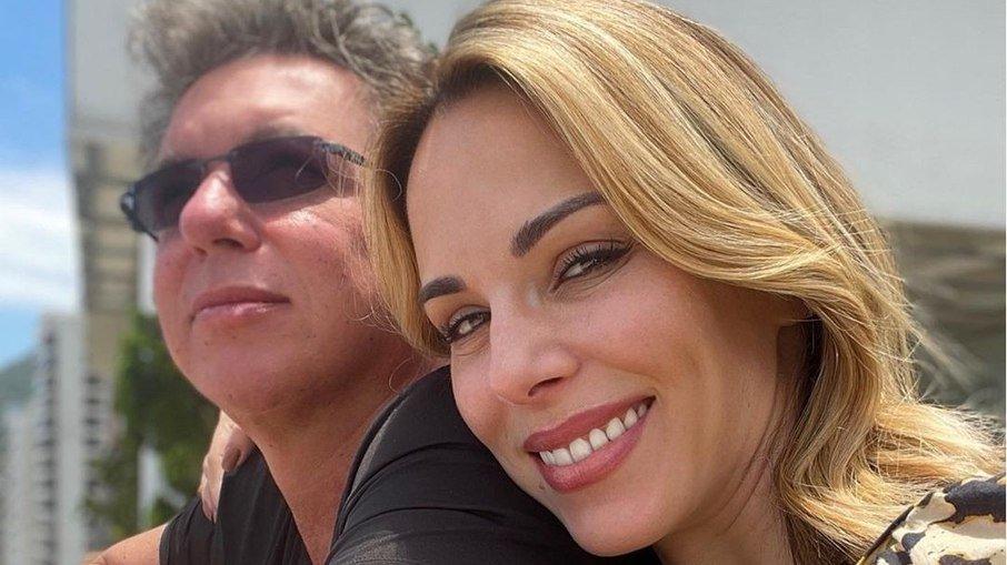 Ana Furtado compartilha passeio romântico com Boninho em Nova York