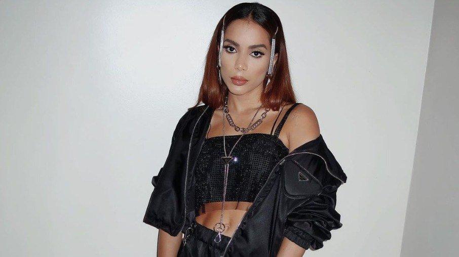 Anitta indica ex-namorados para amigas: 