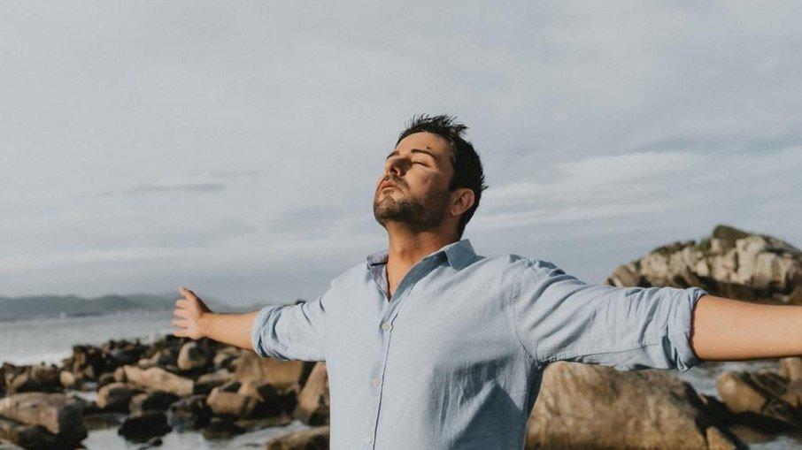 Após emplacar sucesso em novela das sete, Asis Soares debuta no cinema nacional