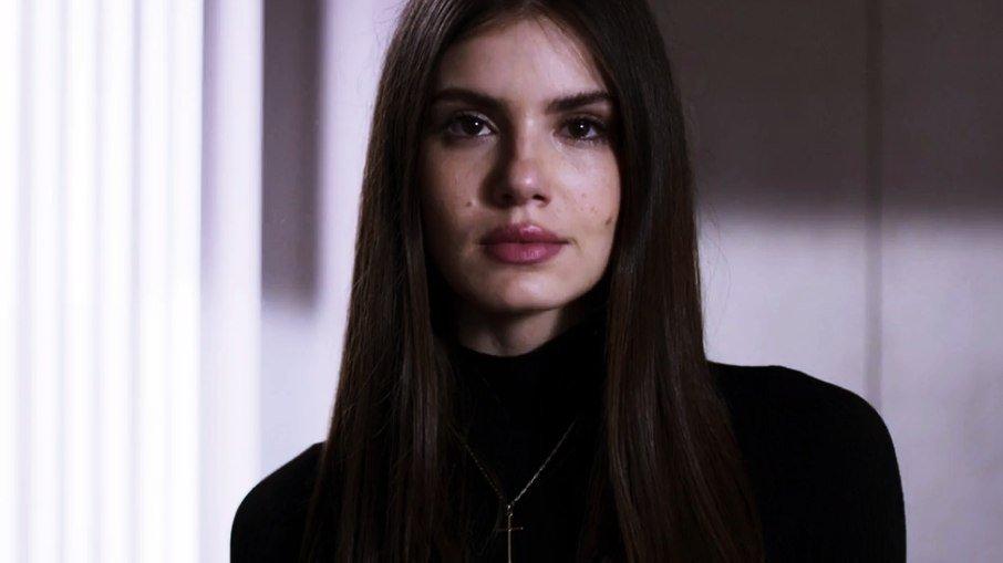 Camila Queiroz é criticada após ser demitida da Globo