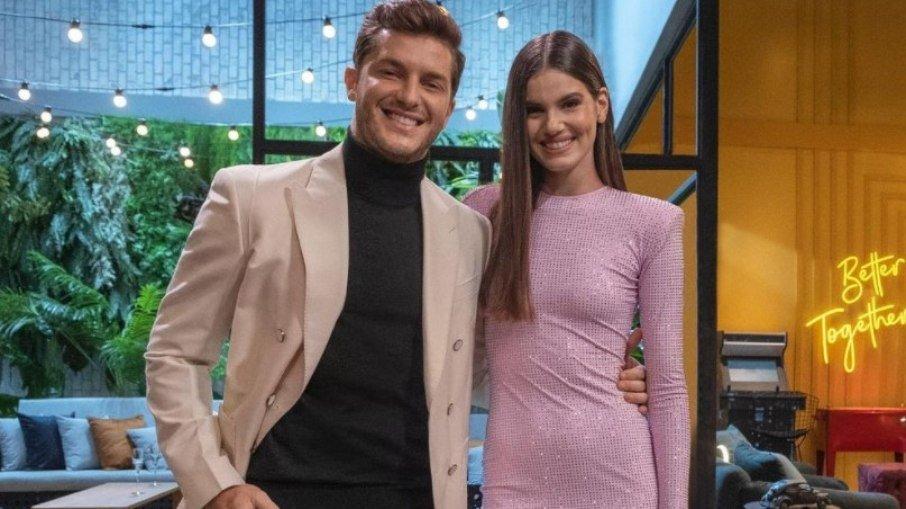 Camila Queiroz e Klebber Toledo são confirmados em 'Casamento às Cegas 2'