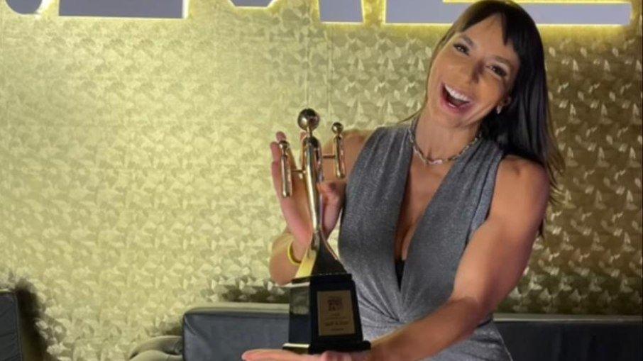 Carol Borba finaliza 2021 com duas das maiores premiações do universo digital