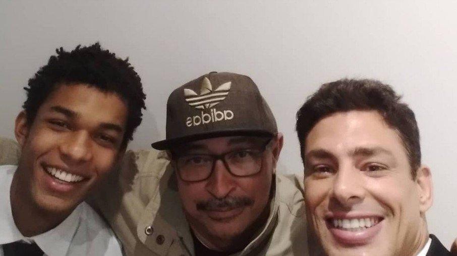 Cauã Reymond diz que ficou apaixonado pelo camareiro de 'Um Lugar ao Sol'