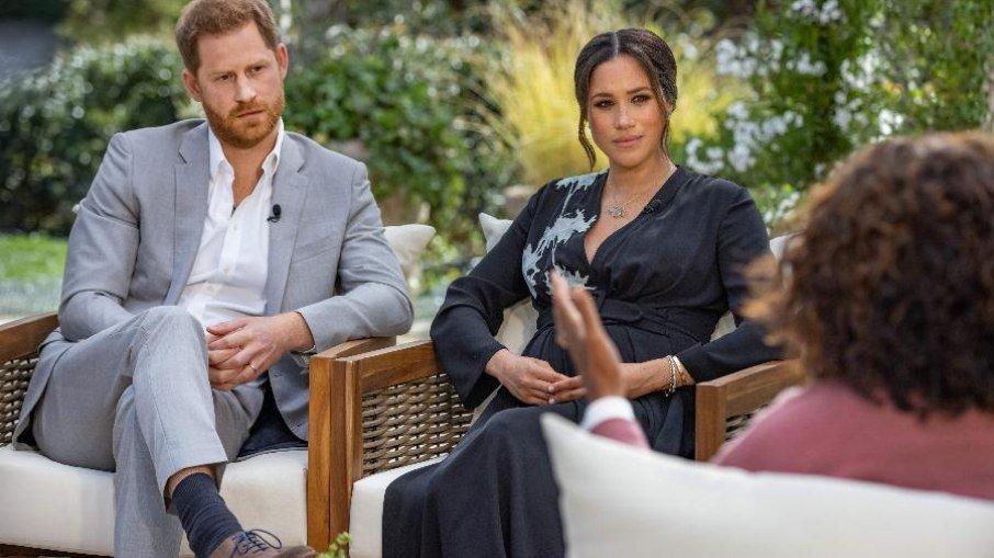 Charles quem comentou sobre cor da pele de filho de Harry e Meghan, diz livro