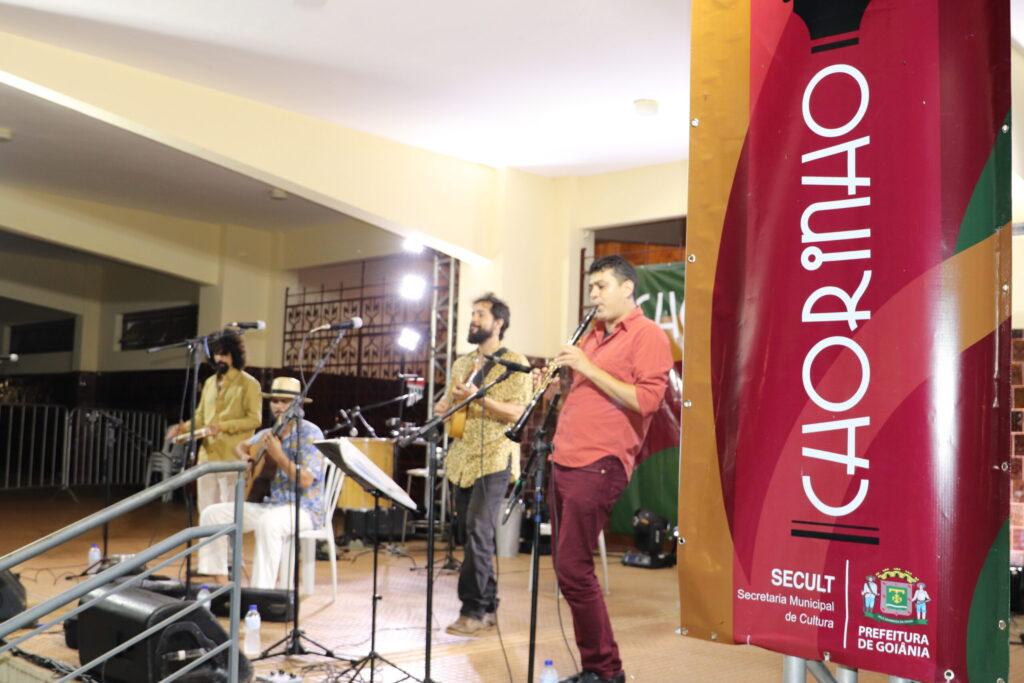 Chorinho tem apresentação do cantor Leandro Mourão e Banda Pó de Mico