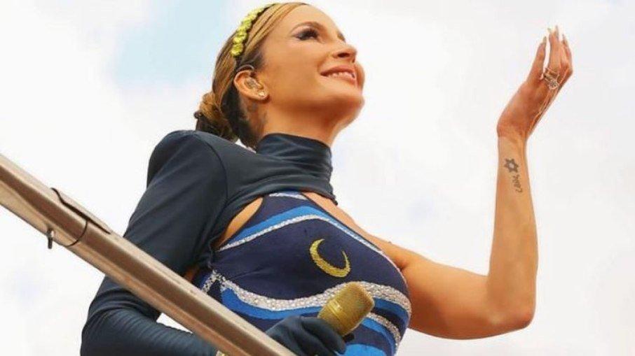 Claudia Leitte diz que críticas são seletivas após ser chamada de genocida