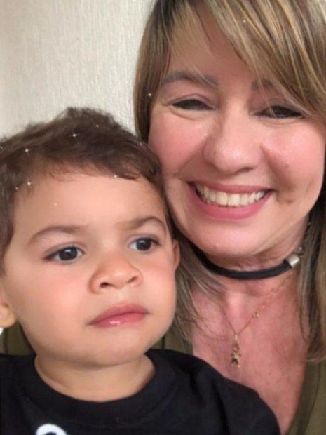 Ex-sogra de Marília Mendonça posta foto com Leo, filho da cantora
