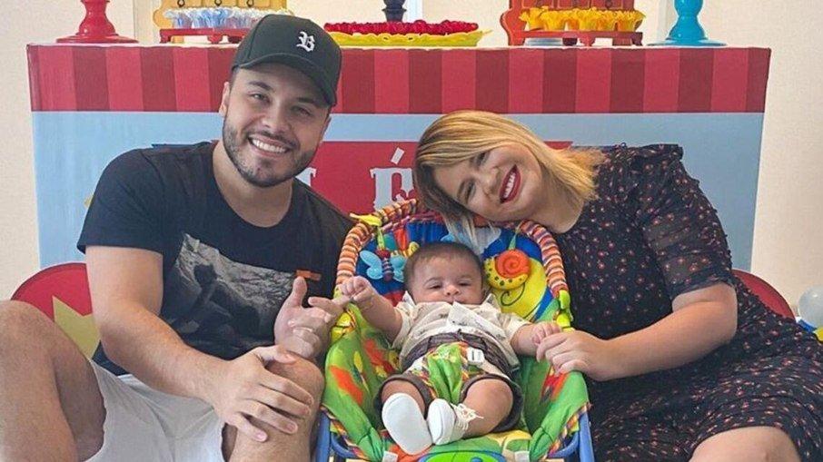 Foto de Marília Mendonça criança viraliza por semelhança com o filho Léo