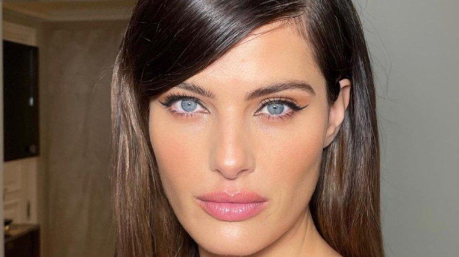 Isabeli Fontana fala sobre book rosa e revela: 'Tentaram me comprar'