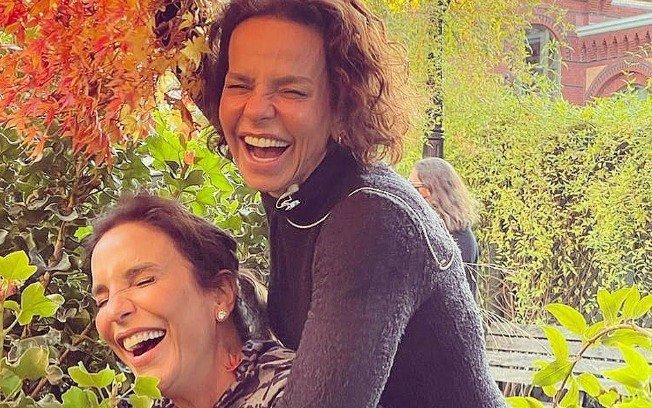 Ivete Sangalo curte viagem com a irmã, longe dos rumores de separação