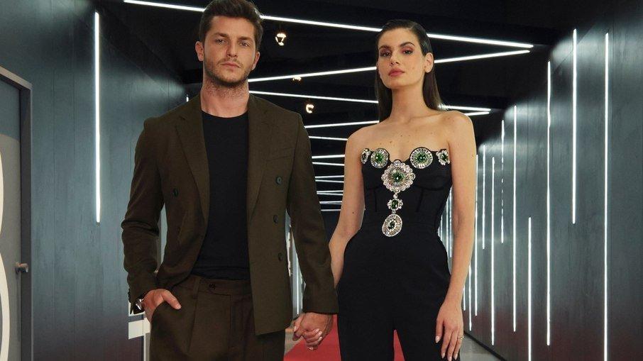 Klebber Toledo apoia Camila Queiroz após polêmica com Globo