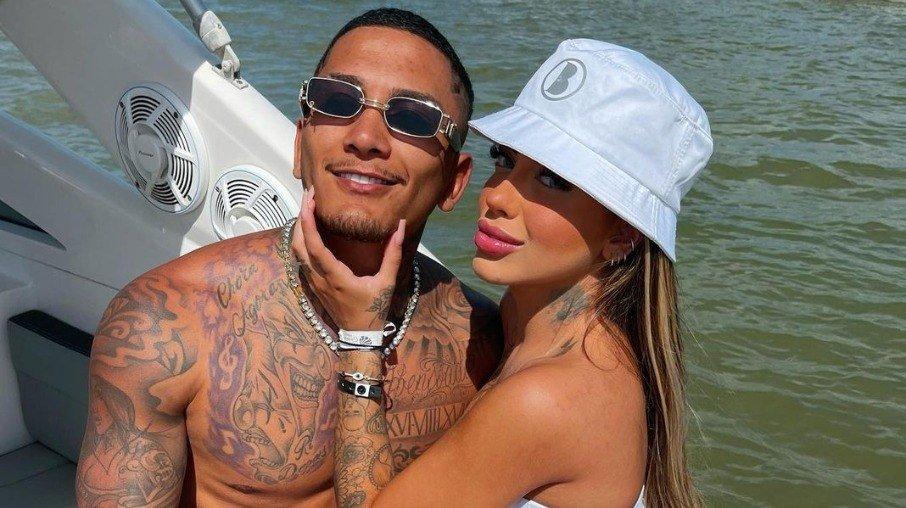 Mirella se irrita com intimidades entre Dynho e Sthe: 