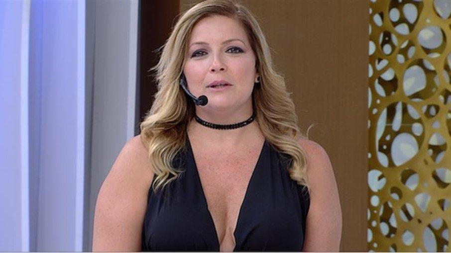 Musa dos anos 90 está morando em posto de gasolina: 