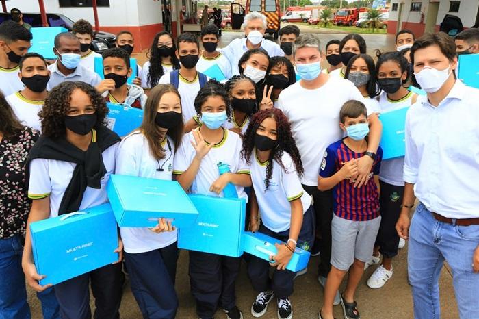 Mutirão: aulão para Enem e entrega de Chromebooks