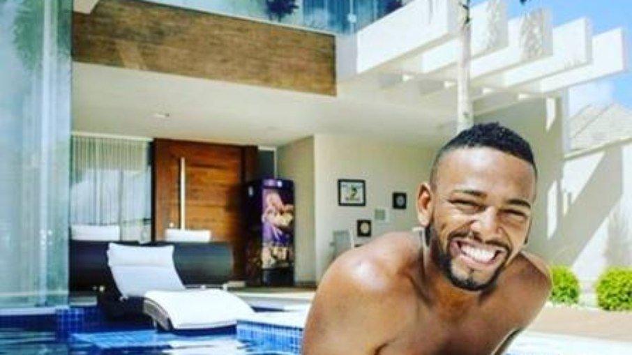 Nego do Borel coloca mansão onde vive no Rio para alugar por R$ 20 mil