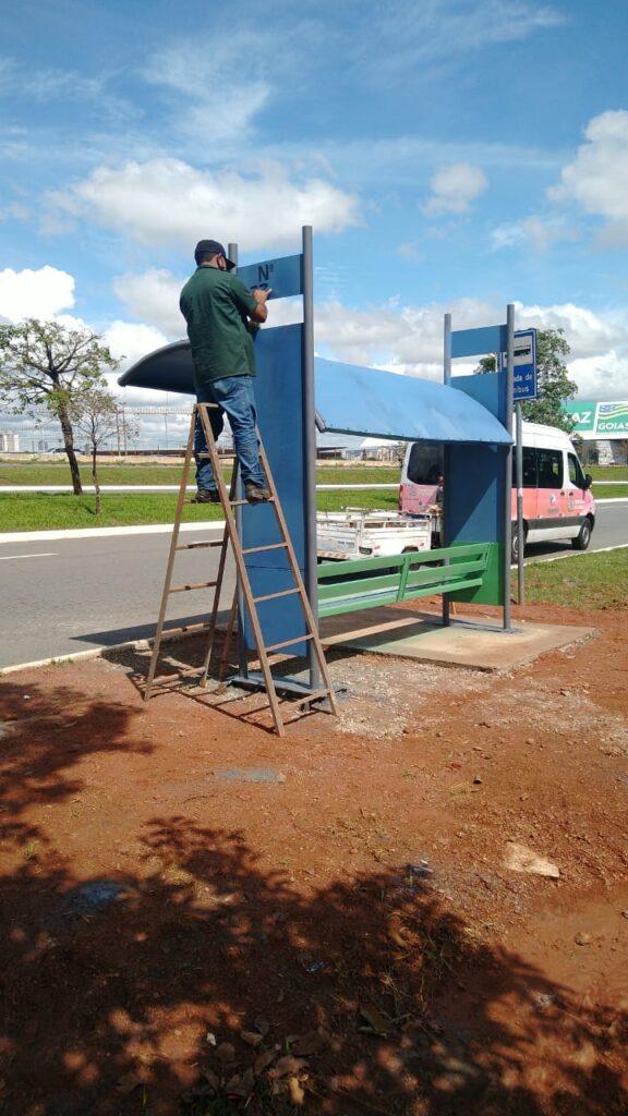 Paradas de ônibus são reformadas pela Comurg