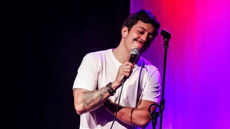 Renato Albani roda São Paulo com turnê de seu novo espetáculo de stand up comedy