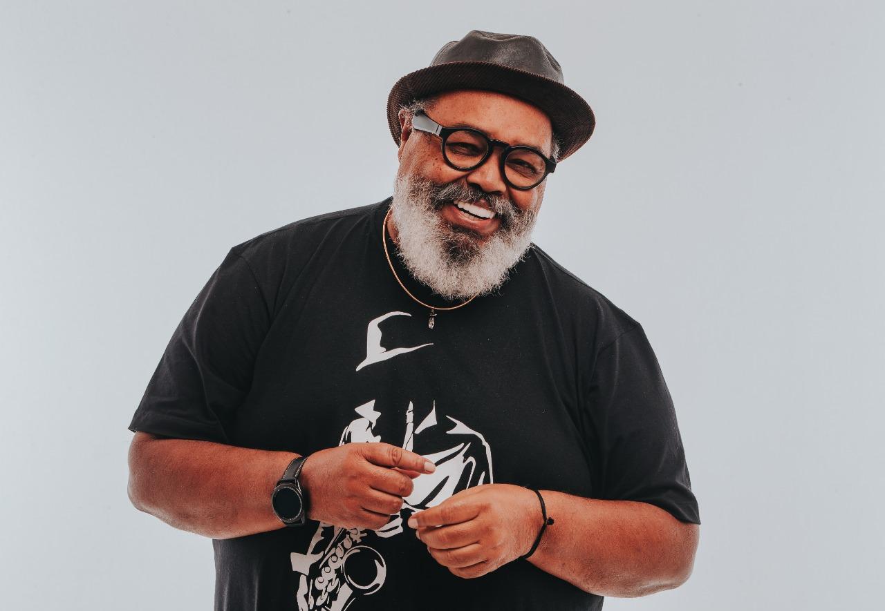 Sesc Caldas Novas realiza show com Jorge Aragão