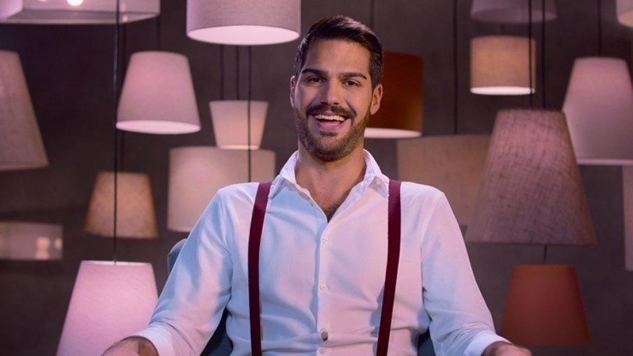 Shay de Casamento às Cegas diz curtir beijo grego e orgia com homens e mulheres