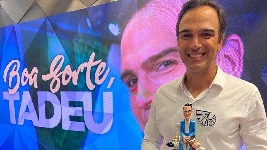 Tadeu Schmidt se emociona com despedida do 'Fantástico': '14 anos de história'