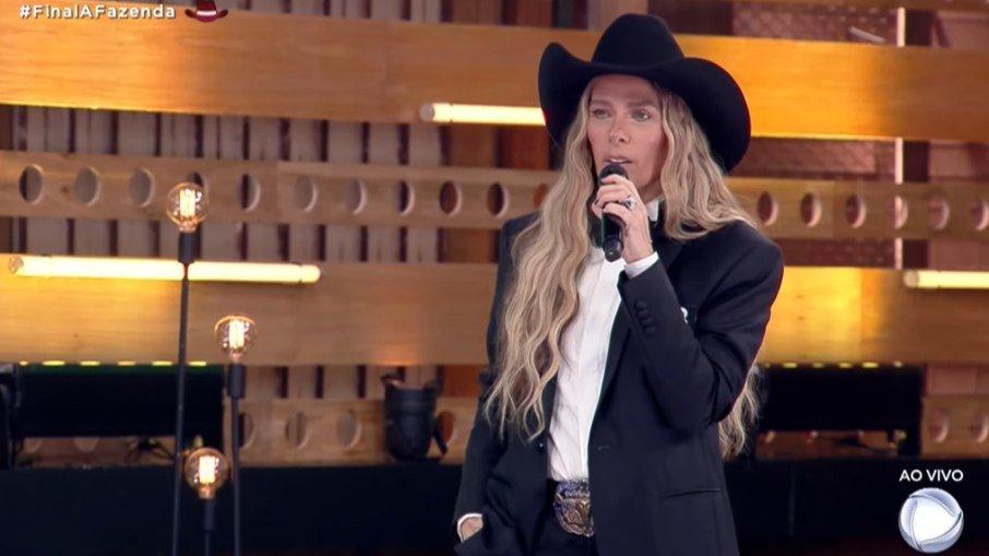 Adriane Galisteu renova com a Record e é confirmada em A Fazenda 14