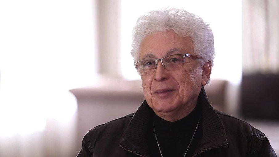 Aguinaldo Silva anuncia solteirice e recebe currículo até do Paraguai