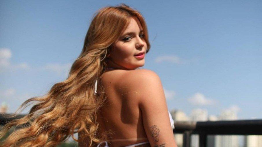 Após assumir relacionamento, Viih Tube posa de biquíni e ganha elogios