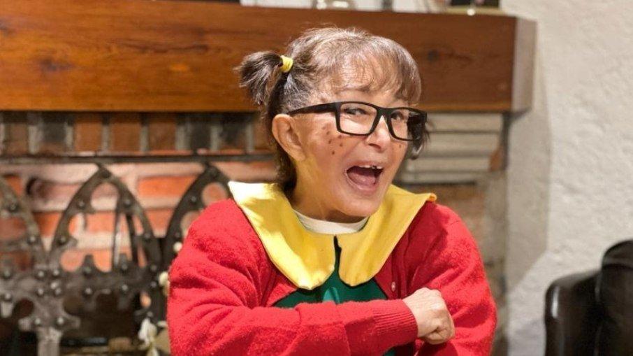 Atriz que interpreta a Chiquinha contrai Covid-19 aos 71 anos