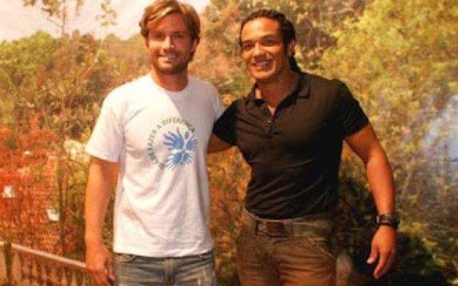 Autor diz que Record censurou beijo gay em 