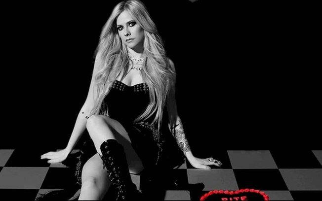 Avril Lavigne lança a versão acústica de 