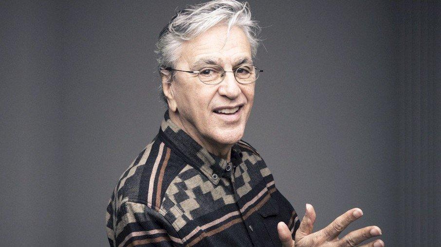 Caetano Veloso contrai Covid-19
