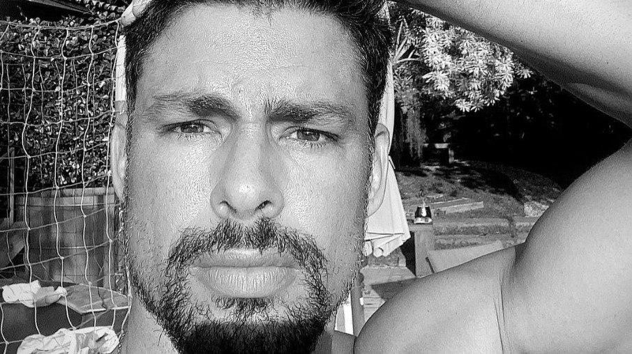 Cauã Reymond revela depressão e outras sequelas de cirurgia no quadril
