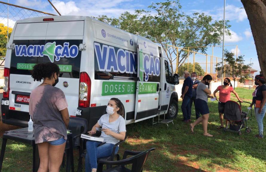 Equipes da VacinAção aplicam mais de 1,6 mil doses em um único dia