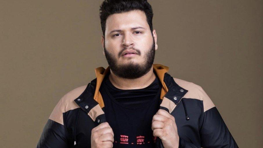 Ex-BBB Victor Hugo desabafa sobre quantidade de interações em suas postagens