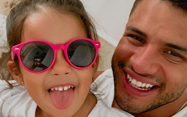 Ex-mulher de Ávine Vinny teria impedido cantor de ver filha