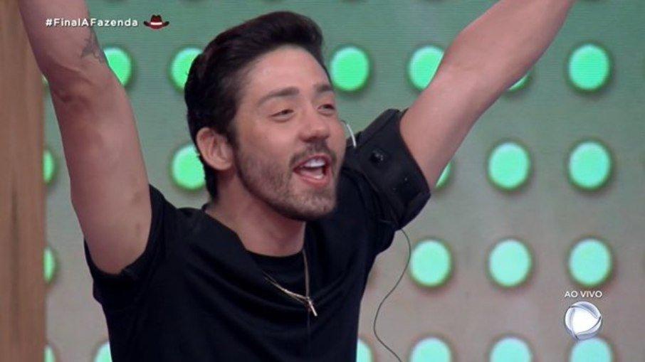 Ganhador de A Fazenda agradece aos fãs: 